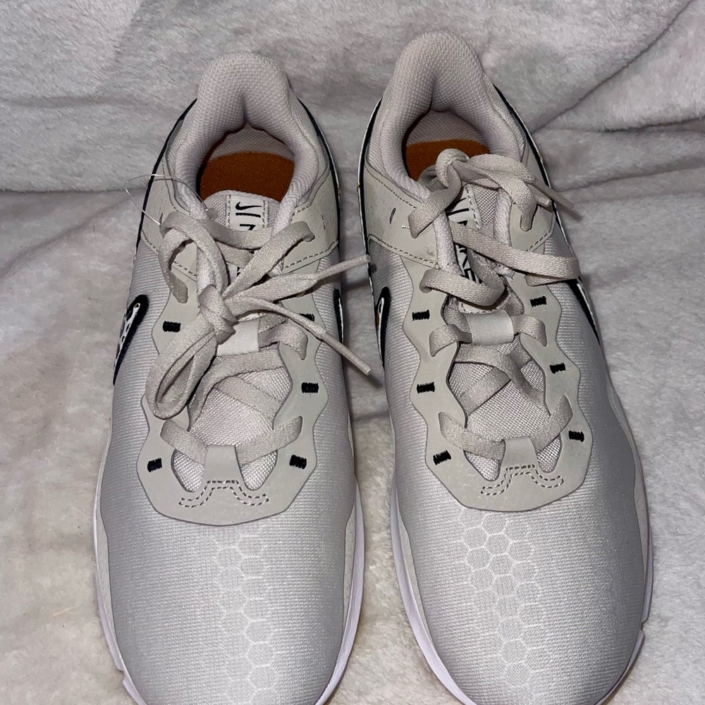 Nike NWOT Women's Neutral Off White/Gray Sneakers with Leopard Accent W7.5 - Picture 5 of 8